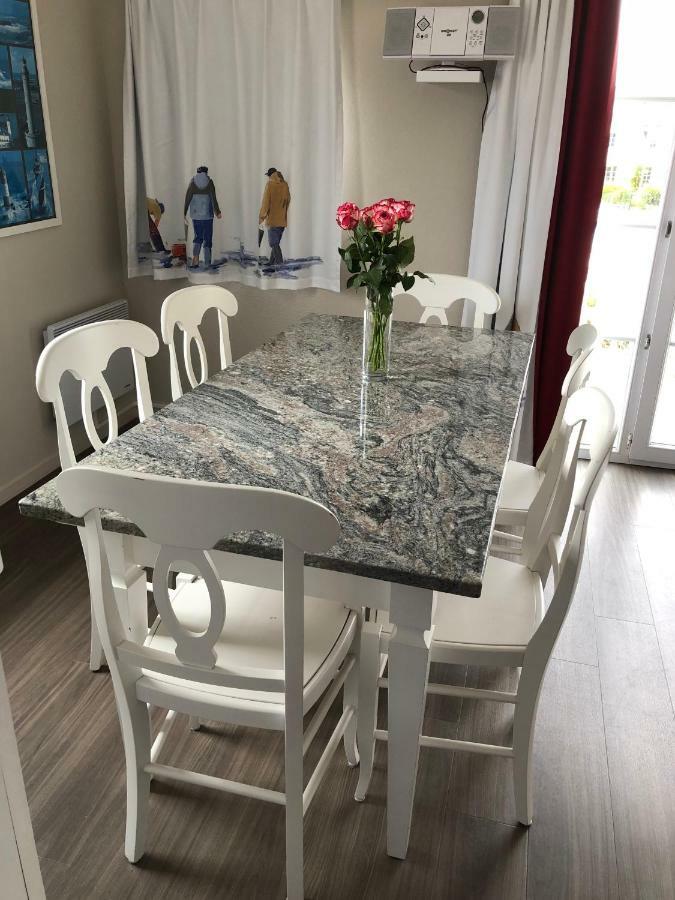 Vacances A L Ocean - T4 Grand Balcon Tout Confort - Wifi Et Parking Gratuits - Mer Plage Piscine A Environ 25 M - Centre Ville, Tous Commerces, Marche, Et Port A 10 Minutes A Pied En Longeant La Mer Guilvinec Extérieur photo